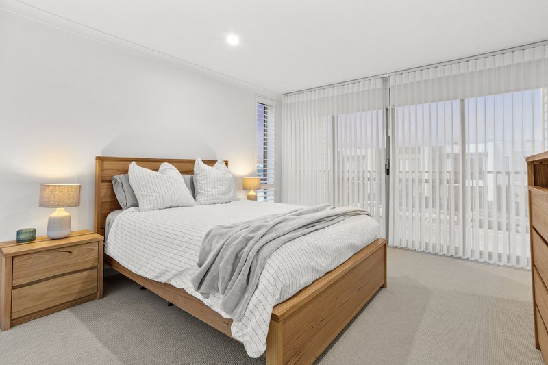 Photo - 23 Turquoise Boulevard, Treeby WA 6164 - Image 13