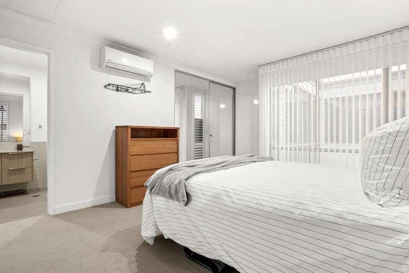 Photo - 23 Turquoise Boulevard, Treeby WA 6164 - Image 14