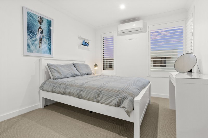 Photo - 23 Turquoise Boulevard, Treeby WA 6164 - Image 16