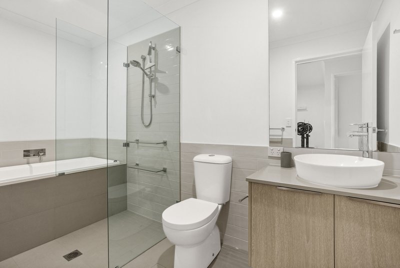 Photo - 23 Turquoise Boulevard, Treeby WA 6164 - Image 18