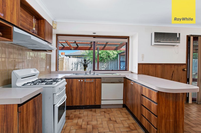 Photo - 23 Valewood Drive, Kealba VIC 3021 - Image 3