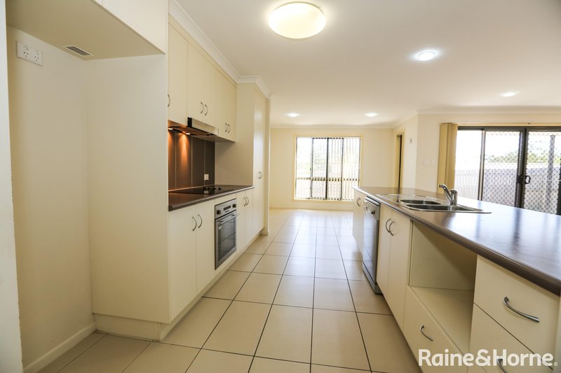 Photo - 23 View Point Way, New Auckland QLD 4680 - Image 5