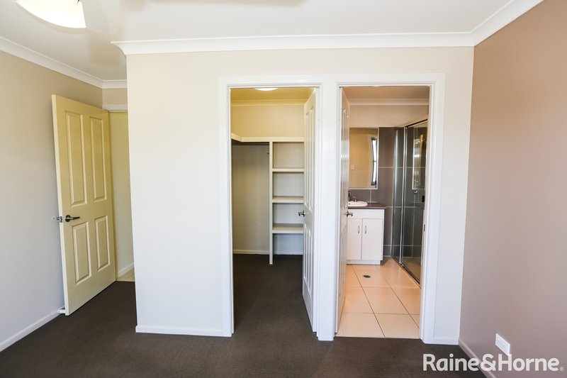 Photo - 23 View Point Way, New Auckland QLD 4680 - Image 17