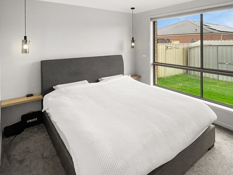 Photo - 23 Warbler Street, Pakenham VIC 3810 - Image 4