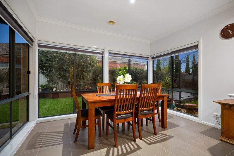 Photo - 23 Waterford Rise, Pakenham VIC 3810 - Image 7