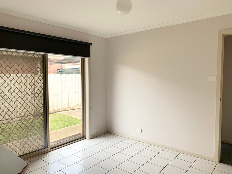 Photo - 2/3 Weaver Court, Altona Meadows VIC 3028 - Image 4