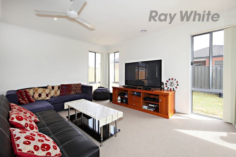 Photo - 23 Westonbury Drive, Point Cook VIC 3030 - Image 6