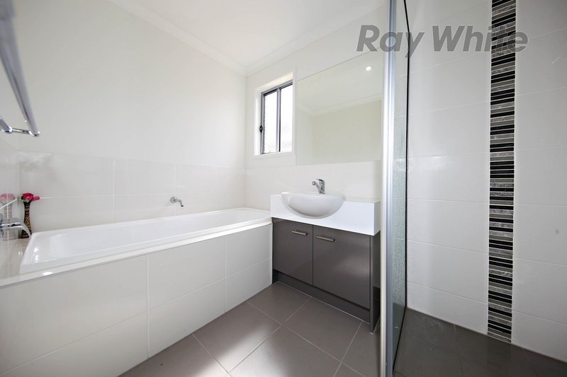 Photo - 23 Westonbury Drive, Point Cook VIC 3030 - Image 8