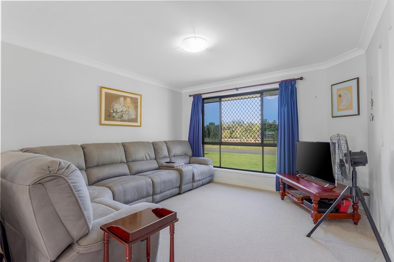 Photo - 23 White Gums Street, Landsborough QLD 4550 - Image 3