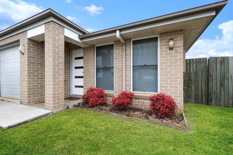 Photo - 2/3 Whitefield Street, Glenvale QLD 4350 - Image 1