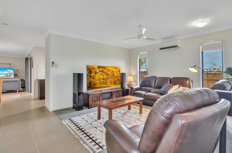 Photo - 23 Whitehaven Way, Mount Low QLD 4818 - Image 3