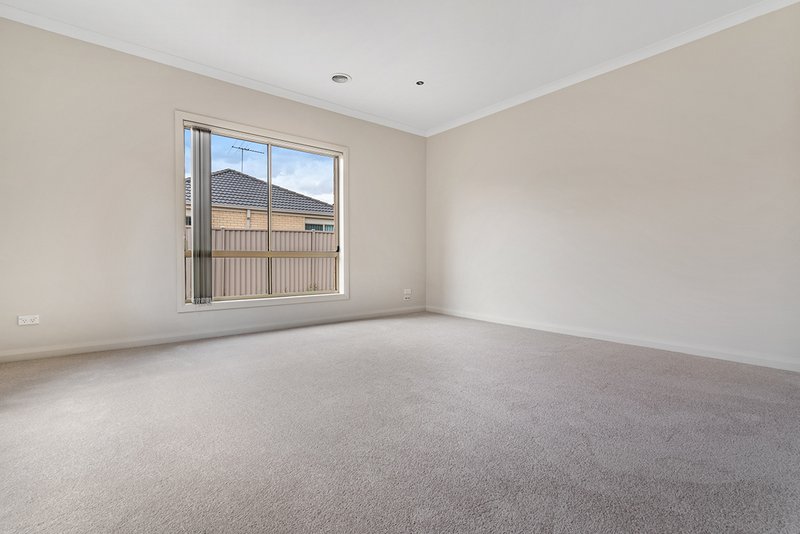 Photo - 23 William Hovell Pass, Craigieburn VIC 3064 - Image 10