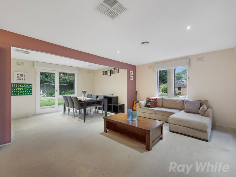 Photo - 23 Windermere Crescent, Mulgrave VIC 3170 - Image 3