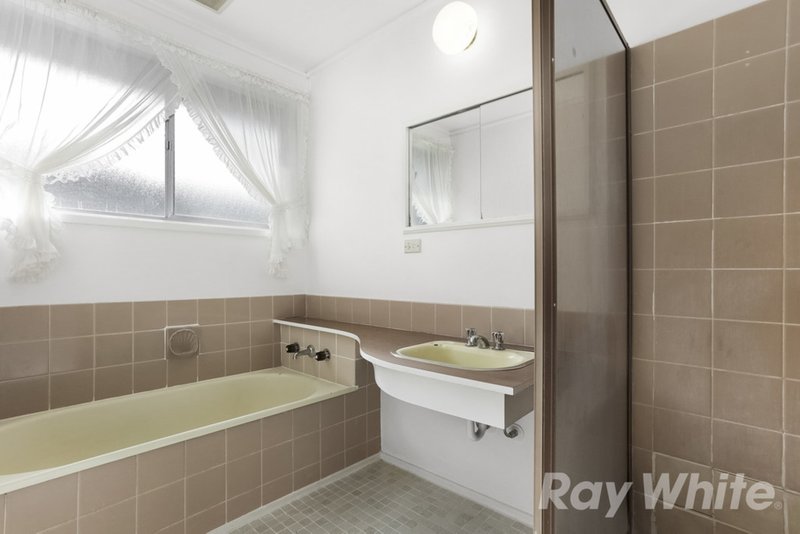 Photo - 23 Woolwich Drive, Mulgrave VIC 3170 - Image 7