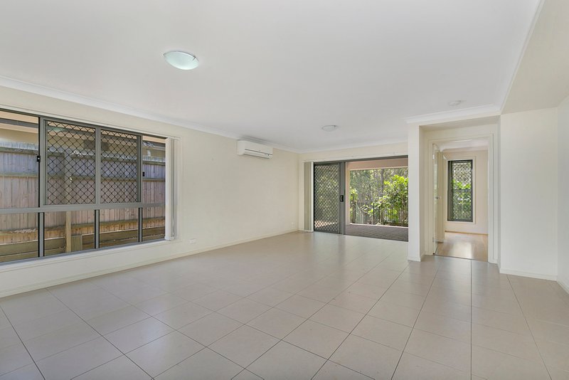 Photo - 23 Worchester Crescent, Wakerley QLD 4154 - Image 3