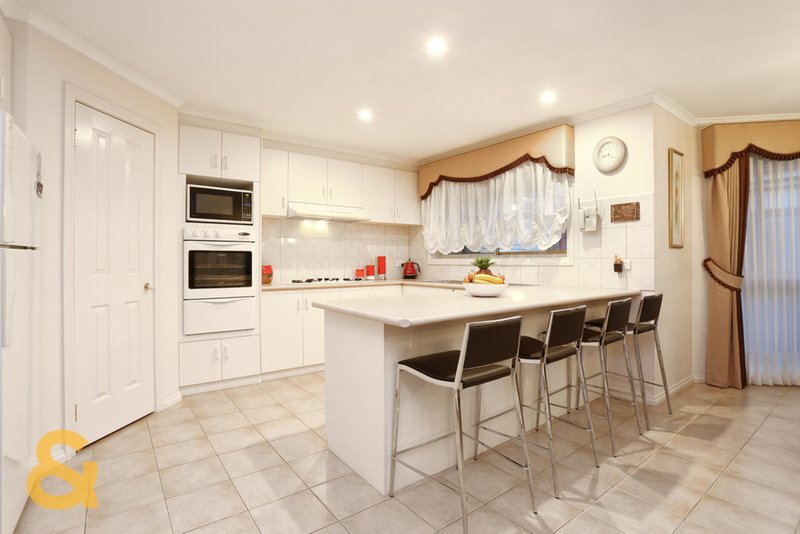 Photo - 23 Wrigley Crescent, Roxburgh Park VIC 3064 - Image 5