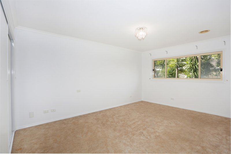 Photo - 23 Wrigley Crescent, Roxburgh Park VIC 3064 - Image 11