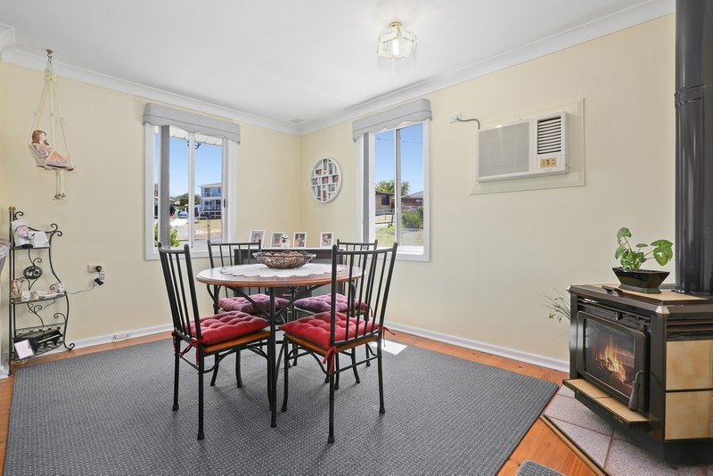 Photo - 23 Wyndarra Way, Koonawarra NSW 2530 - Image 3