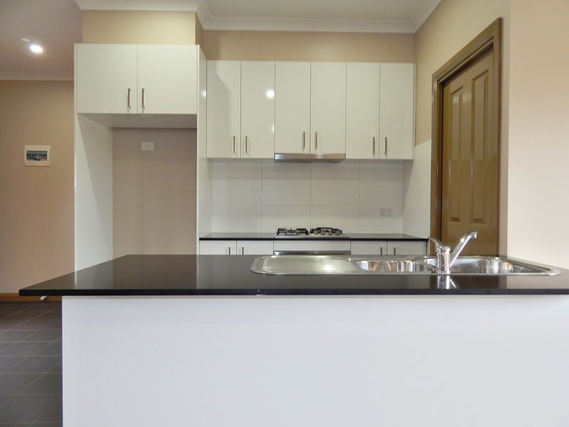 Photo - 2/30 Anderson Street, Lalor VIC 3075 - Image 3