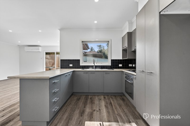 Photo - 2/30 Bales Street, Mount Waverley VIC 3149 - Image 2