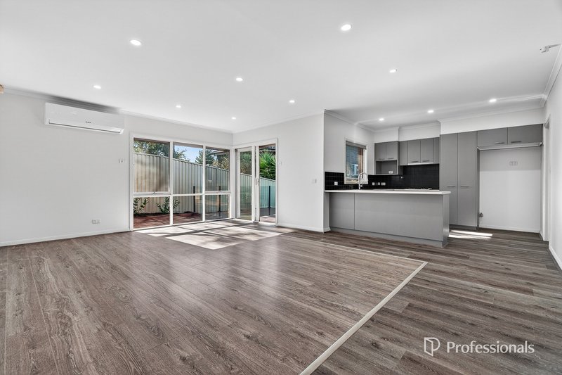 Photo - 2/30 Bales Street, Mount Waverley VIC 3149 - Image 3