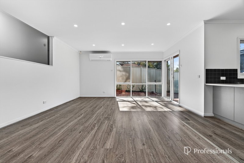 Photo - 2/30 Bales Street, Mount Waverley VIC 3149 - Image 4