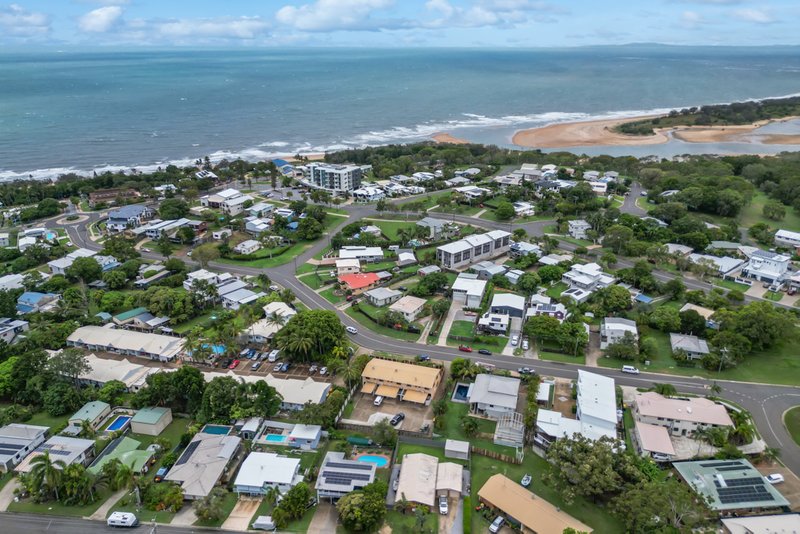 Photo - 2/30 Beach Avenue, Tannum Sands QLD 4680 - Image 1