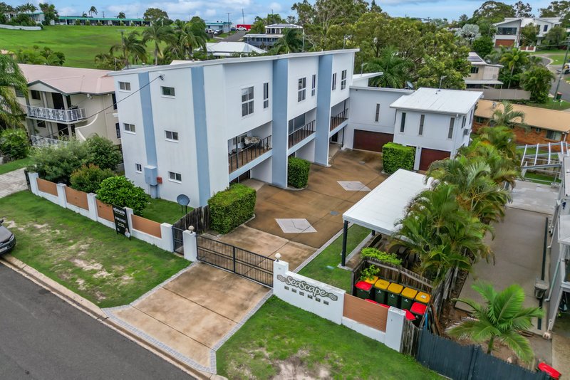 Photo - 2/30 Beach Avenue, Tannum Sands QLD 4680 - Image 4