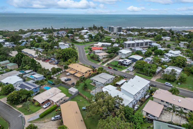Photo - 2/30 Beach Avenue, Tannum Sands QLD 4680 - Image 10