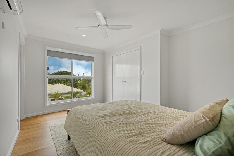 Photo - 2/30 Beach Avenue, Tannum Sands QLD 4680 - Image 11