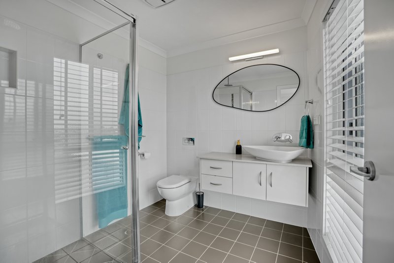Photo - 2/30 Beach Avenue, Tannum Sands QLD 4680 - Image 13