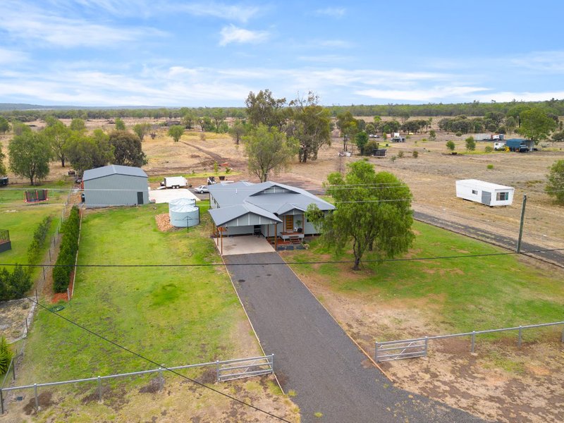 Photo - 230 Chudleigh Drive, Emerald QLD 4720 - Image 2