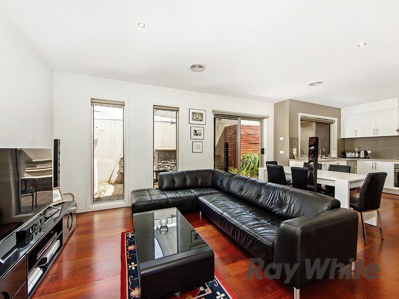 Photo - 2/30 Clarendon Parade, West Footscray VIC 3012 - Image 2