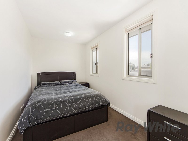 Photo - 2/30 Clarendon Parade, West Footscray VIC 3012 - Image 4