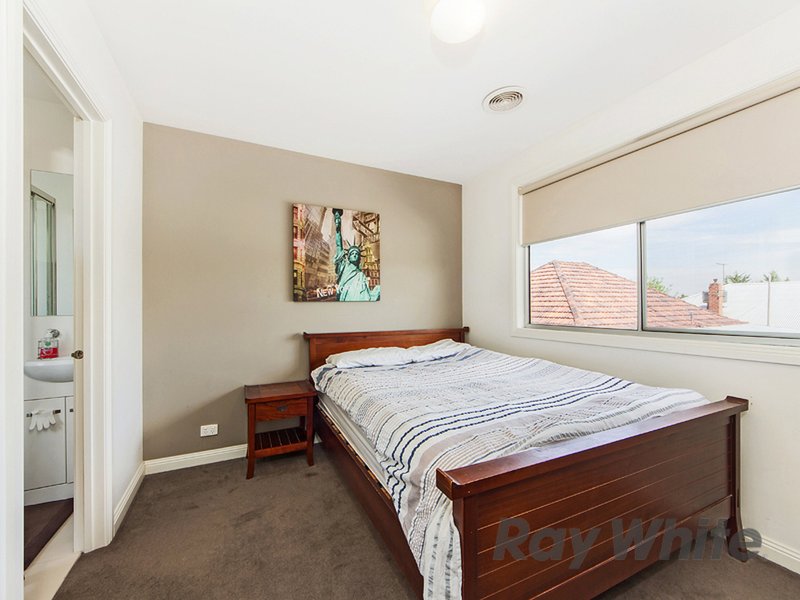 Photo - 2/30 Clarendon Parade, West Footscray VIC 3012 - Image 7