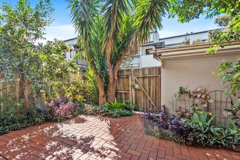 Photo - 2/30 Cork Street, Yeronga QLD 4104 - Image 4