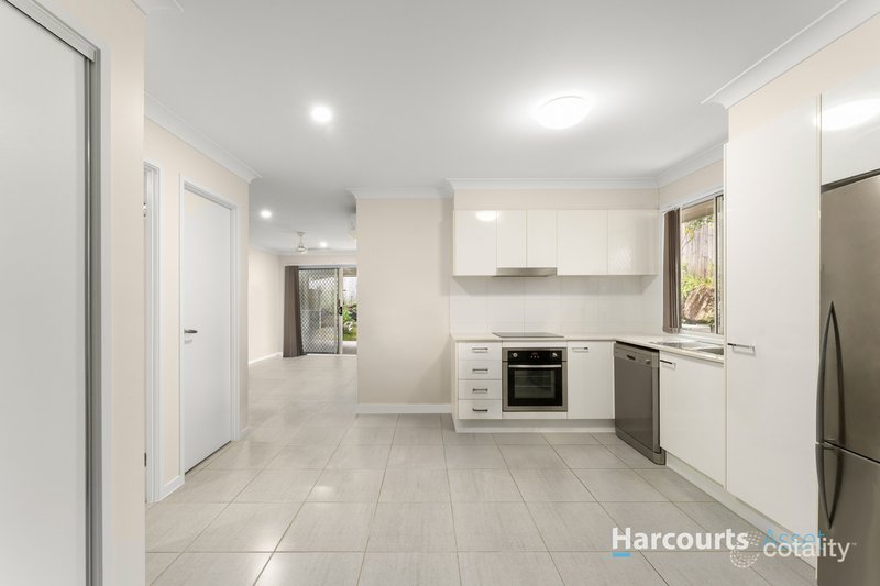 Photo - 2/30 Lane Court, Mount Warren Park QLD 4207 - Image 2