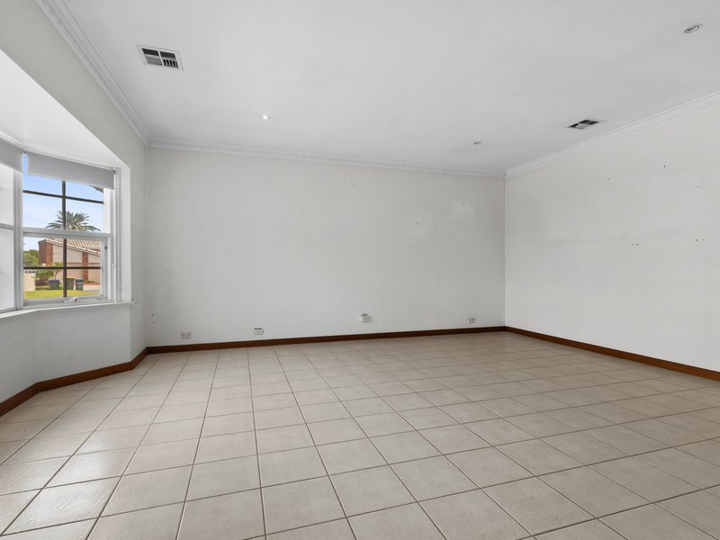 Photo - 2/30 Lochside Drive, West Lakes SA 5021 - Image 6