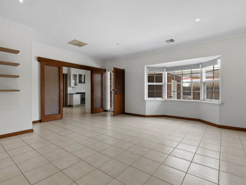 Photo - 2/30 Lochside Drive, West Lakes SA 5021 - Image 7