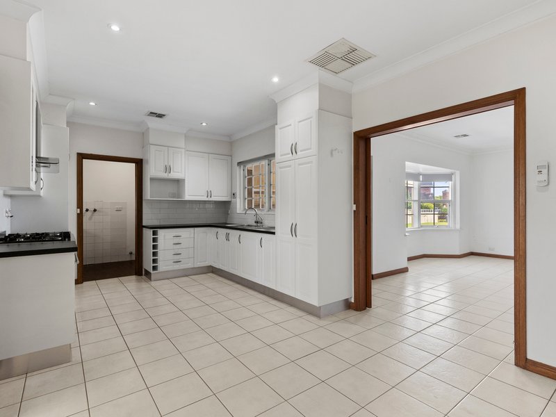 Photo - 2/30 Lochside Drive, West Lakes SA 5021 - Image 10