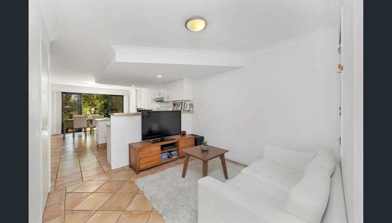 Photo - 2/30 Macdonell Street, Toowong QLD 4066 - Image 3