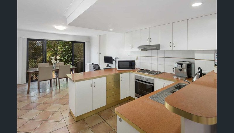 Photo - 2/30 Macdonell Street, Toowong QLD 4066 - Image 4