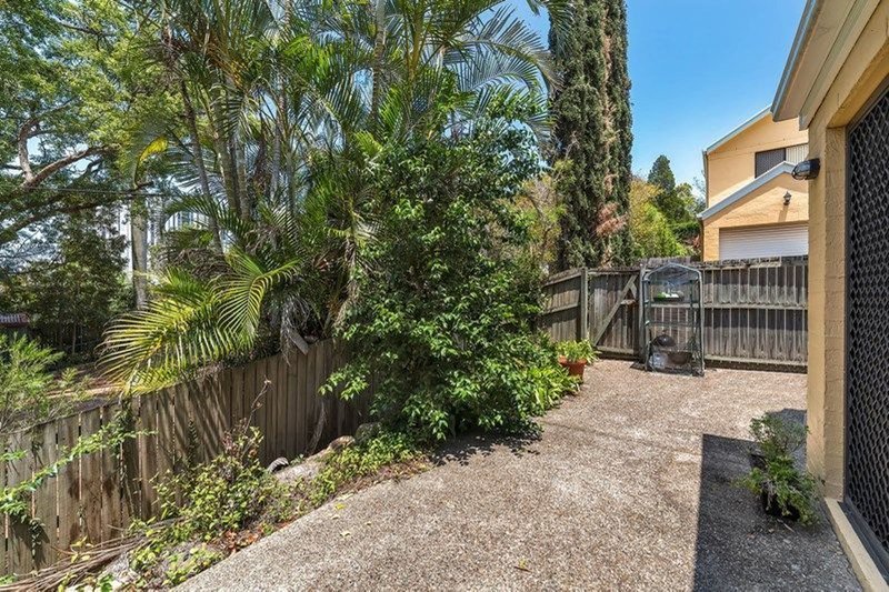 Photo - 2/30 Macdonnell Street, Toowong QLD 4066 - Image 7