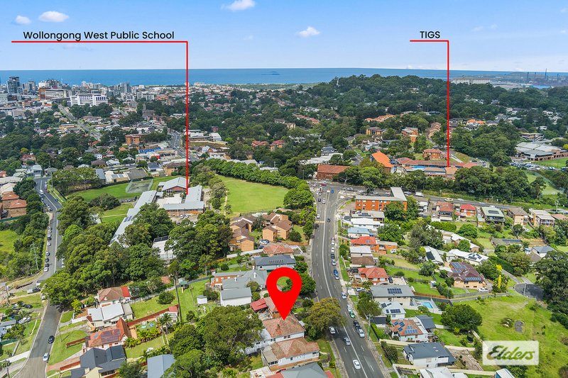 Photo - 2/30 Mt Keira Road, Mount Keira NSW 2500 - Image 4