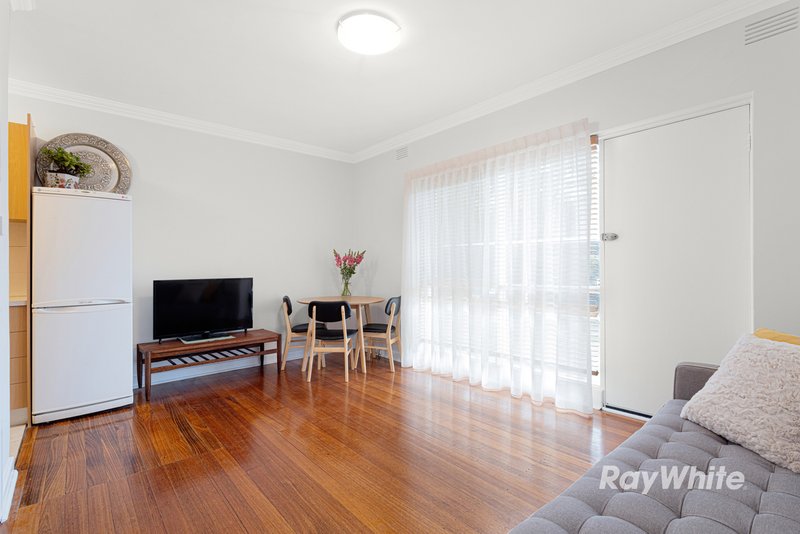 Photo - 2/30 Oak Grove, Malvern East VIC 3145 - Image 6