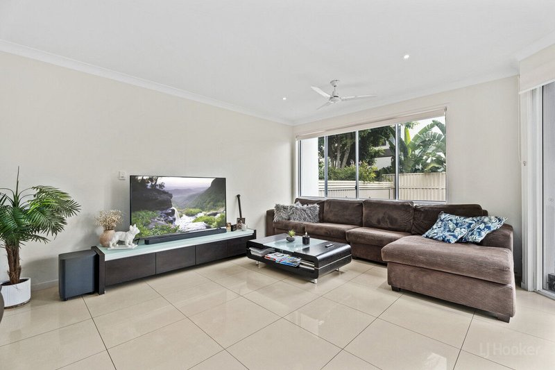 Photo - 2/30 Ocean Street, Runaway Bay QLD 4216 - Image 5