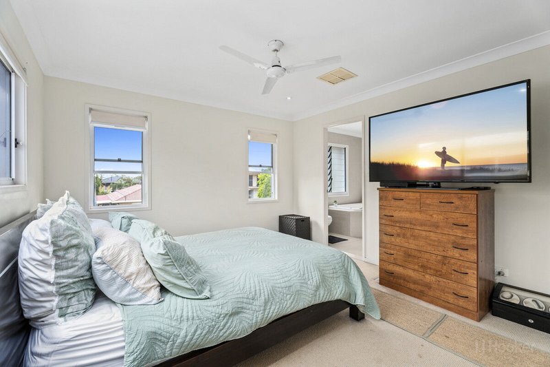 Photo - 2/30 Ocean Street, Runaway Bay QLD 4216 - Image 9