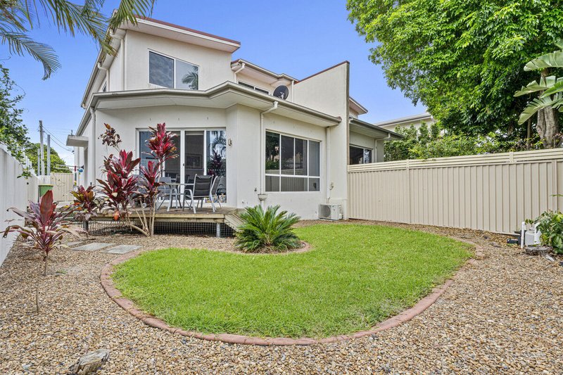 Photo - 2/30 Ocean Street, Runaway Bay QLD 4216 - Image 13