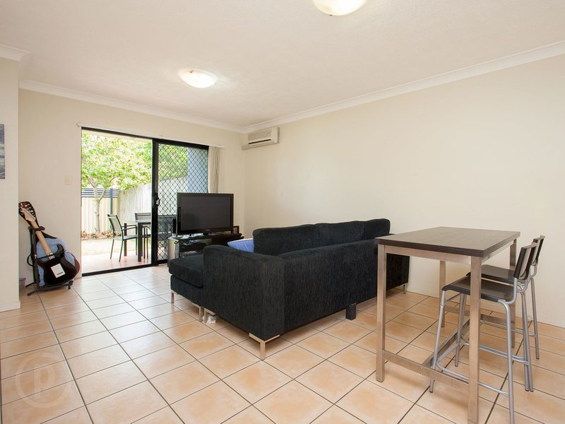 Photo - 2/30 Pilba Street, Chermside QLD 4032 - Image 3