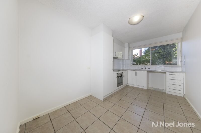 Photo - 2/30 Sandown Road, Ascot Vale VIC 3032 - Image 4